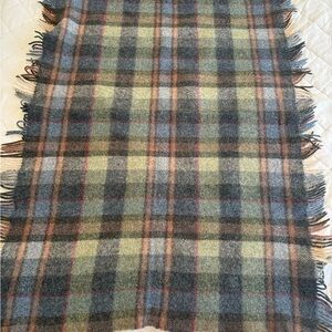 John Hanley Wool Throw Blanket in Green and Gray 90 x 124 cm